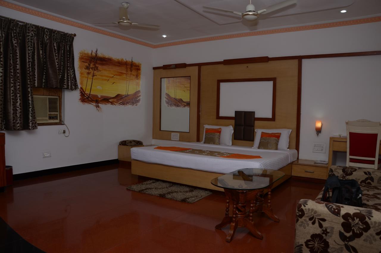 Hotel Rahul Deluxe Nagpur Exterior foto